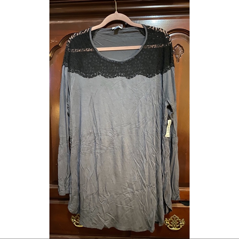 Old Navy top with lace NWT size XXL